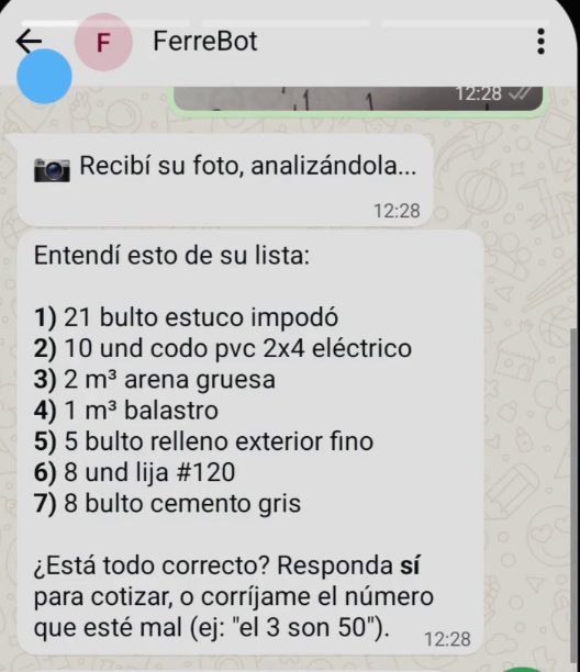 Captura de WhatsApp: FerreBot responde «Entendí esto de su lista» con siete materiales numerados y pregunta si está todo correcto antes de cotizar.